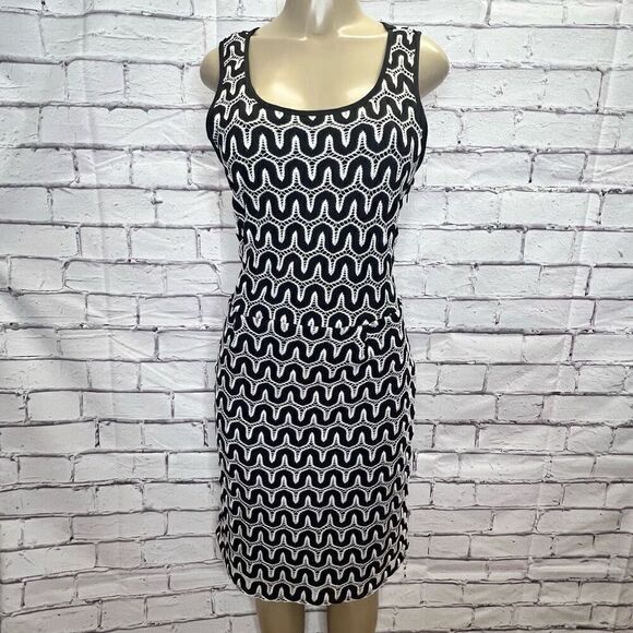 Banana Republic Black Cream Sleeveless Crochet Overlay Work Sheath Dress Size 14 - Picture 1 of 9